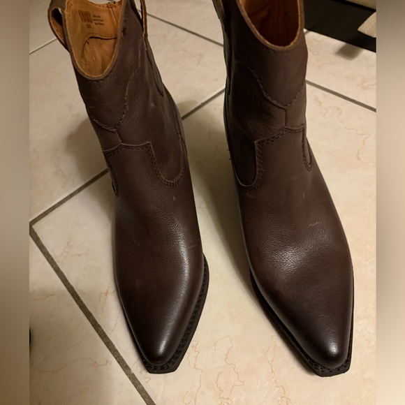 ZODIAC Women's Brown Ankle Boots, size 8. - Picture 5 of 14